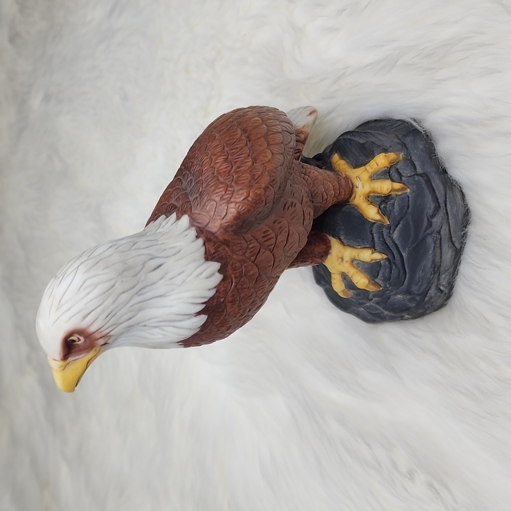 Avon 1982 Porcelain Bald Eagle Figurine Pride Of America Handcrafted For Avon - Picture 4 of 16